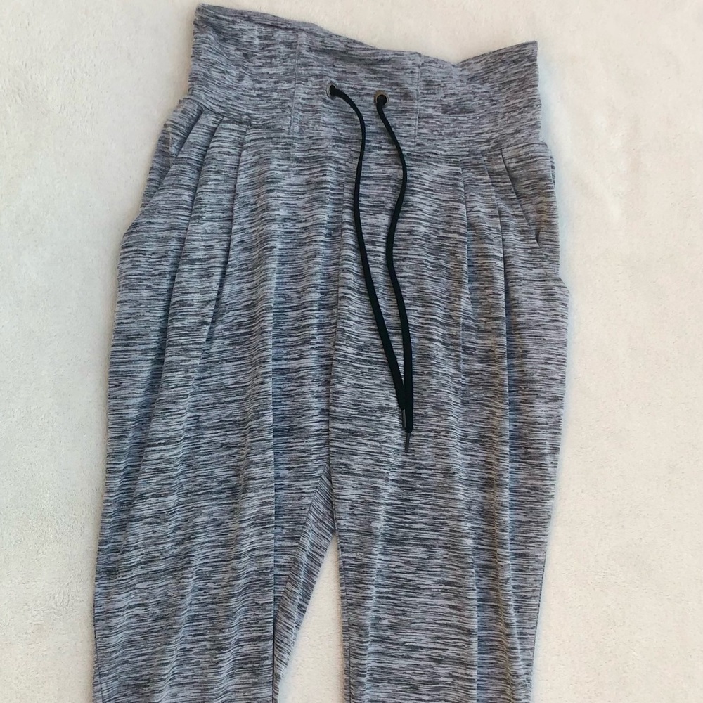 Live Love Dream Joggers Womens Pleated Sz. XS Tapered Heather